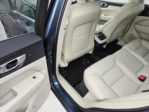 Used 2023 Volvo XC60 B5 Ultimate image 10