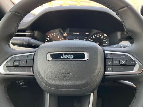Used 2025 Jeep Compass Limited AWD/4WD image 19