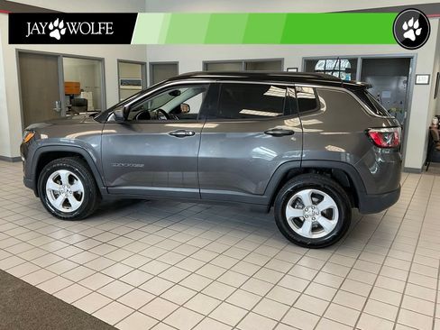 Used 2018 Jeep Compass Latitude w/ Popular Equipment Group AWD/4WD image 4