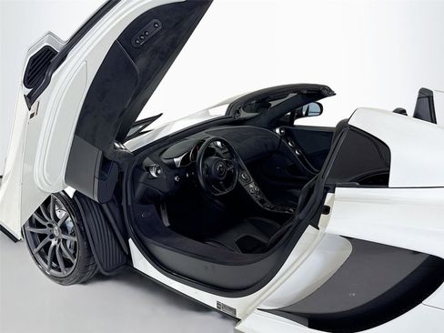 Used 2014 McLaren MP4-12C Spider RWD image 12