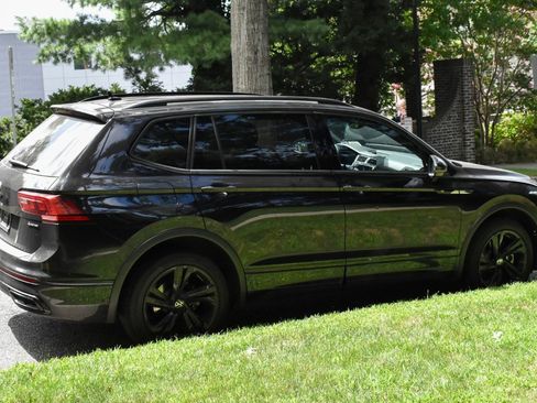Used 2024 Volkswagen Tiguan SE R-Line AWD/4WD image 8