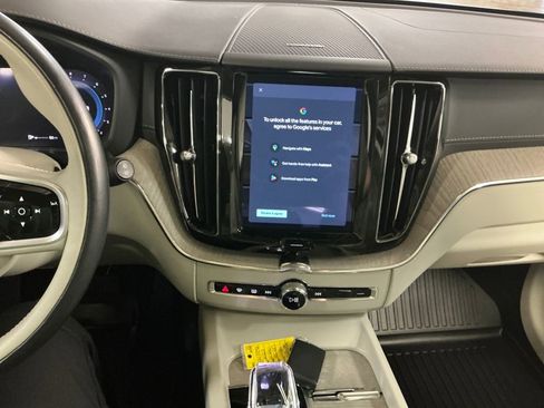 Certified 2023 Volvo XC60 B5 Ultimate w/ Climate Package image 18