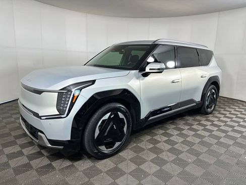 Used 2024 Kia EV9 Land image 7