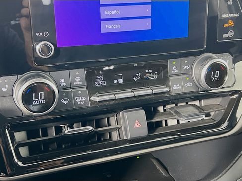 Used 2023 Toyota Highlander XLE AWD/4WD image 27