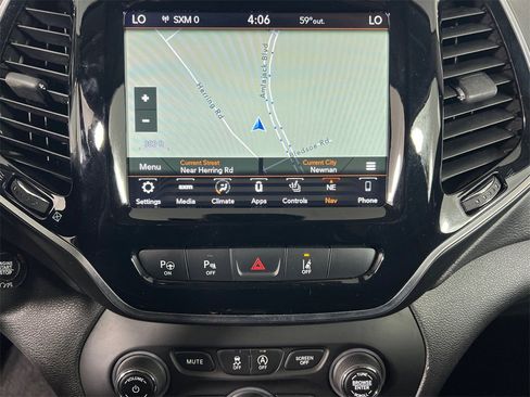 Used 2019 Jeep Cherokee Limited w/ Luxury Group image 2