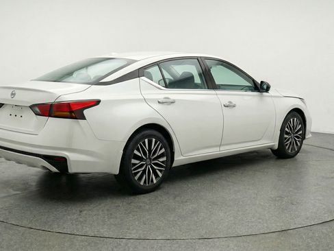 Used 2025 Nissan Altima 2.5 SV image 9