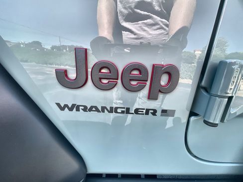 Used 2024 Jeep Wrangler Unlimited Rubicon w/ Convenience Group AWD/4WD image 30
