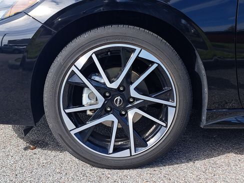 Certified 2025 Nissan Sentra SR image 9