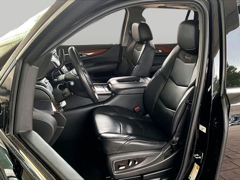 Used 2017 Cadillac Escalade Luxury AWD/4WD image 7