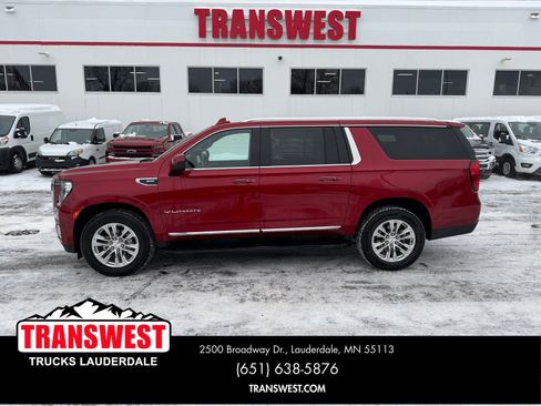 Used 2024 GMC Yukon XL SLT image 2