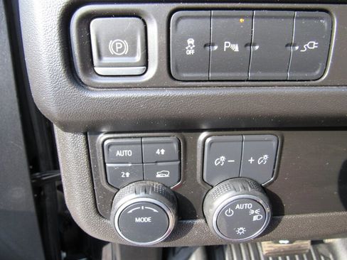 Used 2021 Chevrolet Tahoe 4WD w/ Remote Keyless Entry Package image 18