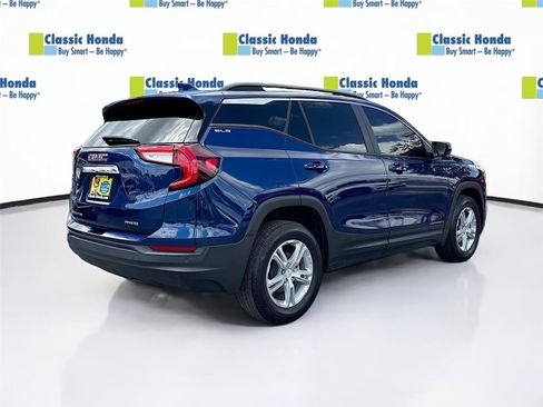 Used 2023 GMC Terrain SLE w/ Driver Convenience Package image 8