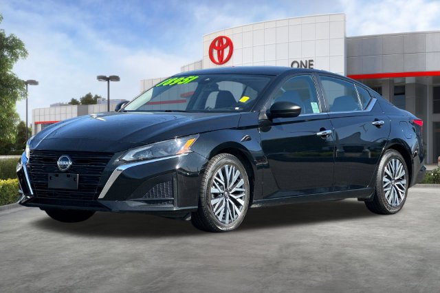 Used 2024 Nissan Altima 2.5 SV FWD image 9