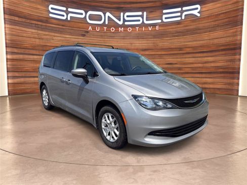 Used 2020 Chrysler Voyager Lxi FWD image 9