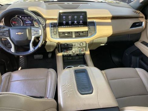 Used 2021 Chevrolet Suburban Premier w/ Premium Package image 17