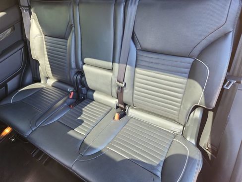 Used 2017 Land Rover Discovery HSE AWD/4WD image 26