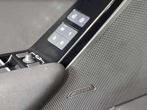 Used 2024 Land Rover Range Rover Velar Dynamic SE image 24