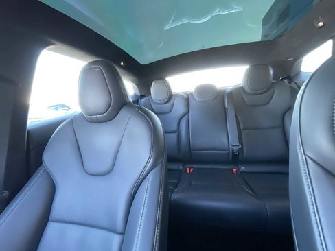 Used 2022 Tesla Model S Plaid image 18