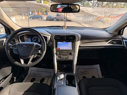 Used 2019 Ford Fusion SE image 27