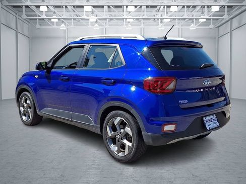 Used 2025 Hyundai Venue SEL FWD image 6