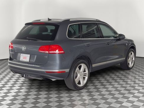 Used 2015 Volkswagen Touareg Executive image 9