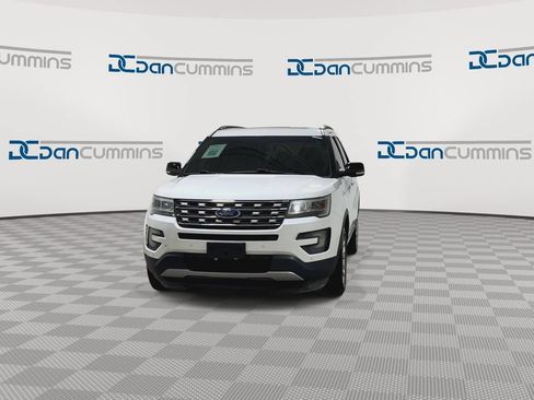 Used 2016 Ford Explorer XLT w/ Equipment Group 202A AWD/4WD image 4