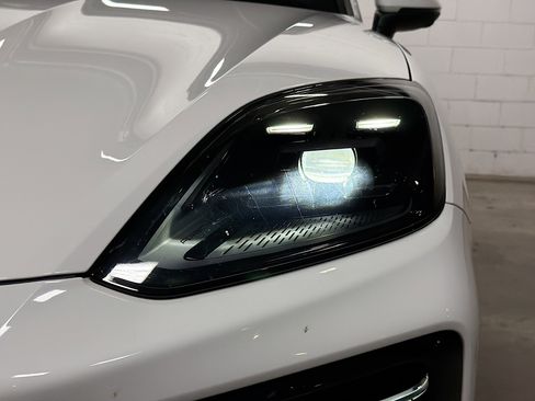 Used 2025 Porsche Cayenne image 10
