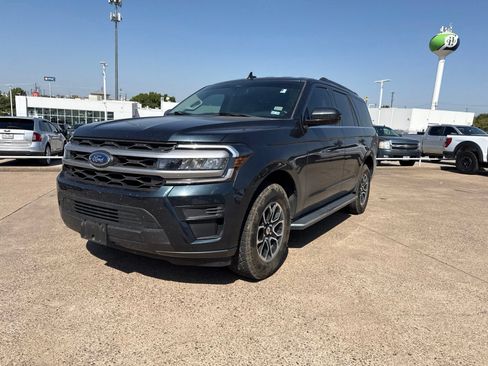 Used 2022 Ford Expedition XLT RWD image 3