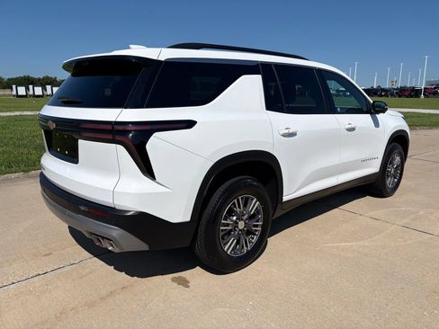 Used 2026 Chevrolet Traverse LT w/ Driver Confidence Package AWD/4WD image 6