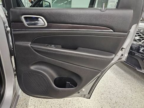 Used 2018 Jeep Grand Cherokee Overland image 29