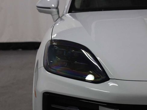New 2025 Porsche Cayenne GTS image 15
