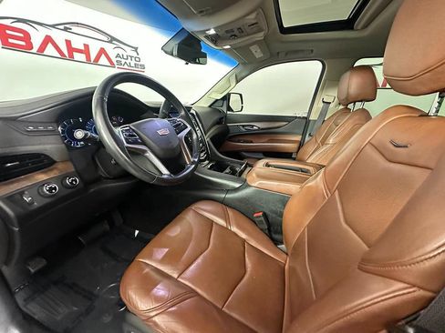 Used 2017 Cadillac Escalade Luxury AWD/4WD image 19