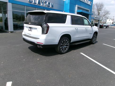 New 2026 Chevrolet Suburban High Country w/ Sun And Tow Package AWD/4WD image 3