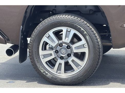 Used 2021 Toyota Tundra Platinum AWD/4WD image 32
