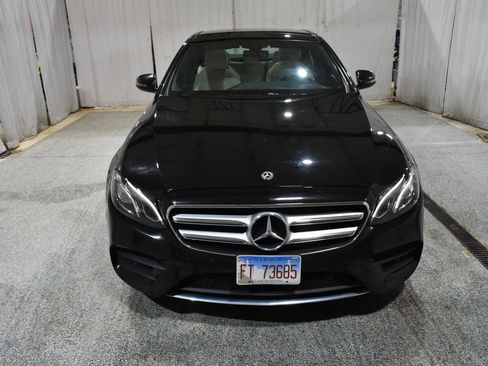Used 2018 Mercedes-Benz E 400 4MATIC Sedan image 2