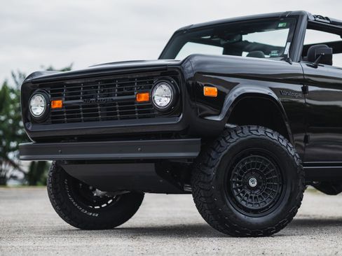 Used 2024 Ford Bronco Black Diamond AWD/4WD image 3
