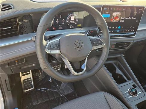 New 2026 Volkswagen Tiguan SE R-Line image 3