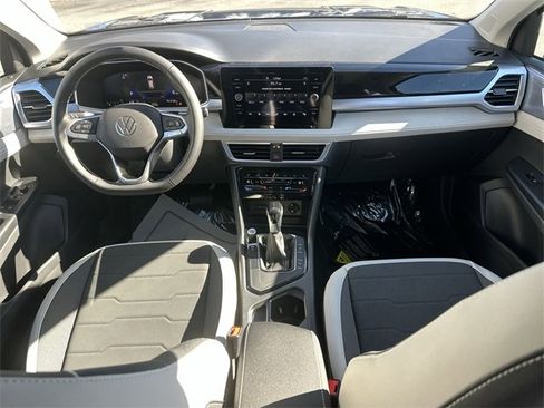 New 2026 Volkswagen Taos SE image 23