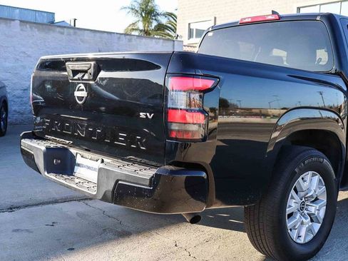 Used 2023 Nissan Frontier SV image 9