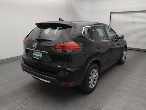 Used 2017 Nissan Rogue S AWD/4WD image 9