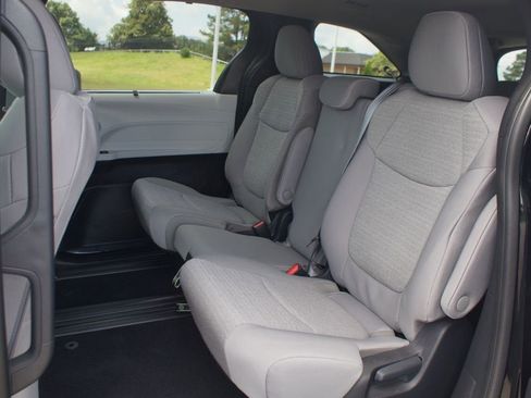 Certified 2025 Toyota Sienna LE FWD image 14
