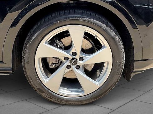 New 2025 Audi Q5 Prestige image 11