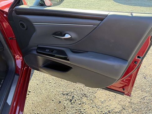 Used 2023 Lexus ES 350 Premium image 16