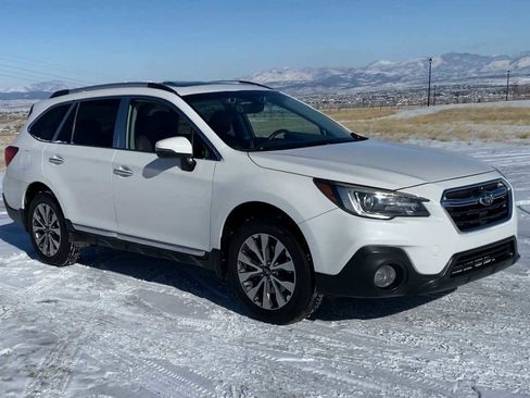 Used 2018 Subaru Outback 2.5i Touring image 2