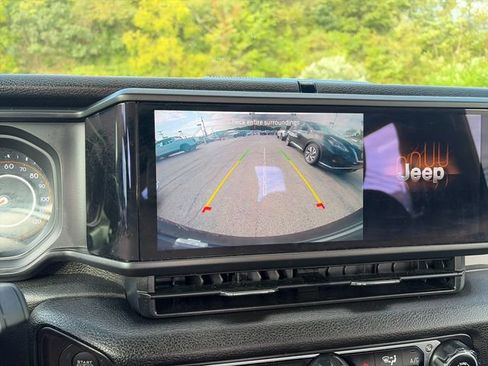 Used 2025 Jeep Wrangler Sport AWD/4WD image 23