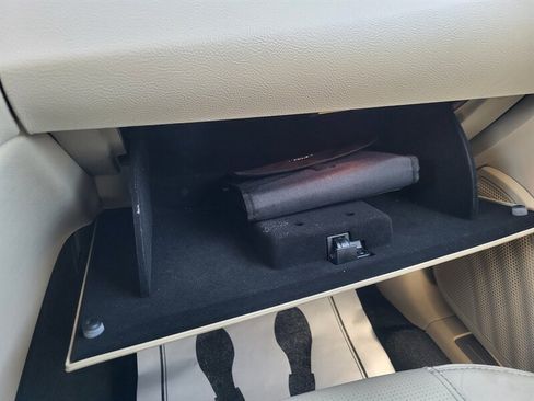 Used 2015 Ford Taurus Limited w/ Equipment Group 301A image 23