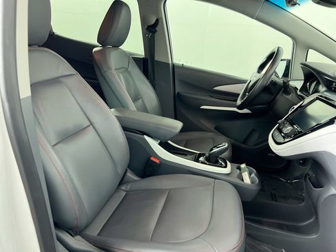 Used 2020 Chevrolet Bolt Premier w/ Infotainment Package FWD image 28