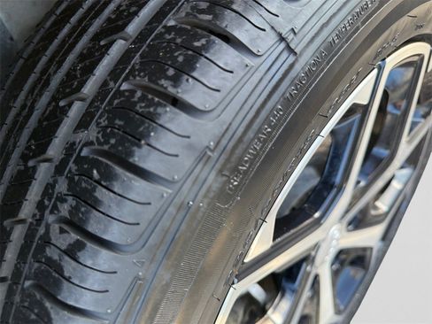 Certified 2024 Jeep Compass Limited image 19