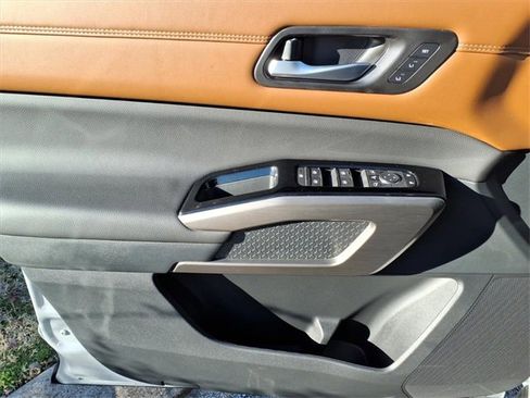 New 2025 Nissan Pathfinder Platinum image 7
