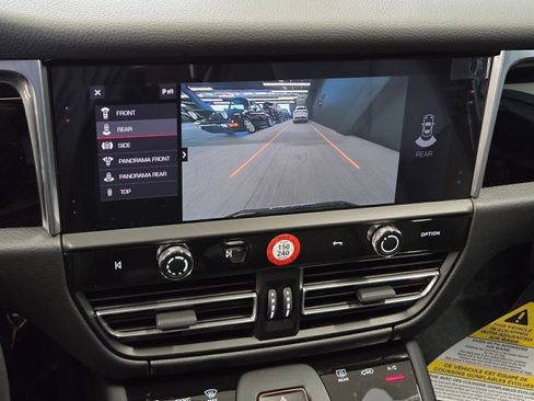 Certified 2026 Porsche Macan AWD/4WD image 21